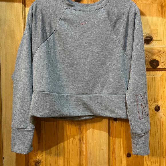 NWT Nike Women's Get Fit Graphic Training Crew - Picture 5 of 5